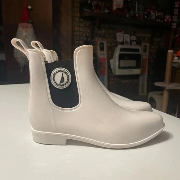 Nautical Women’s 11 White Ankle Rain Boot - Picture 1 of 11